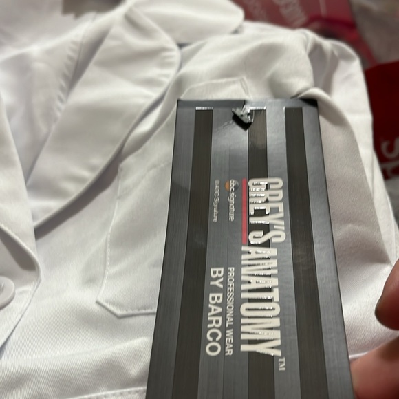 NWT SMALL LILY 3-POCKET 34" LAB COAT
GREY'S ANATOMY™ BY BARCO CLASSIC - Picture 6 of 7
